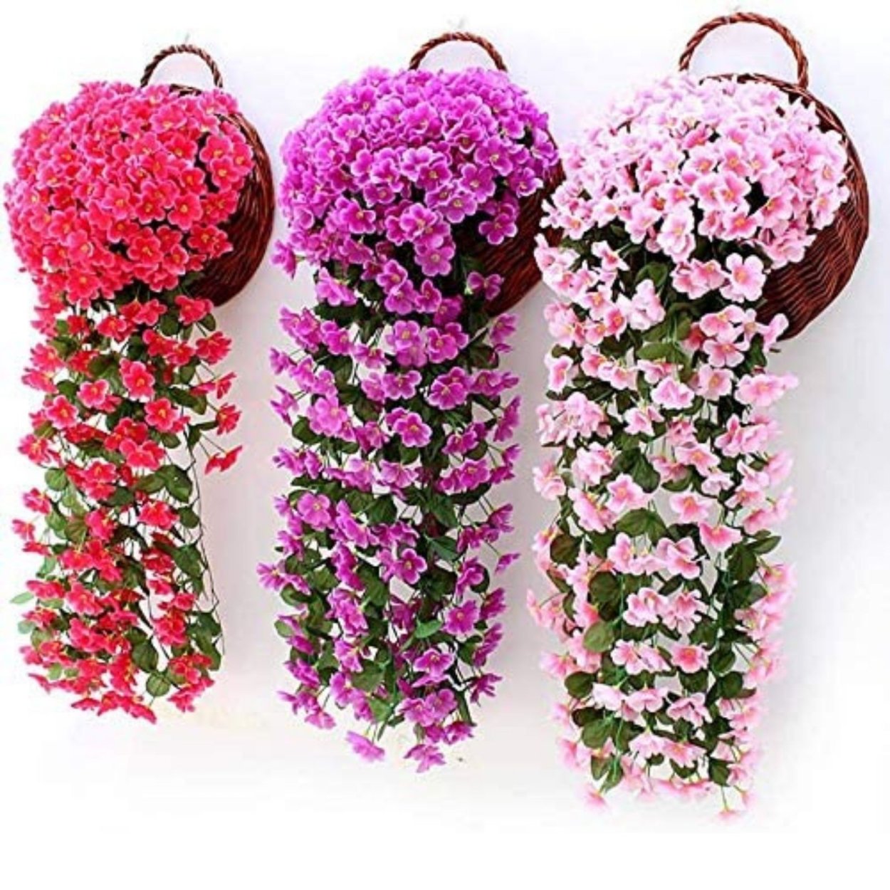 Украшение витрины искусственными цветами