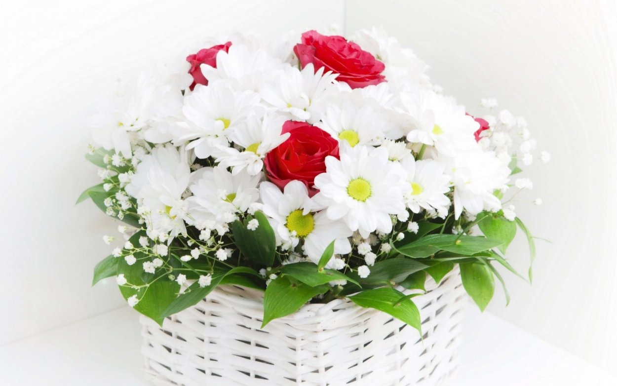 Розы, хризантемы, лилии, герберы,