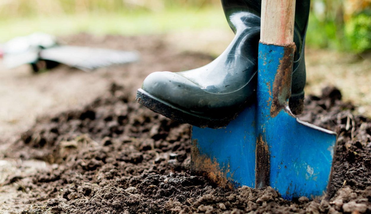 Копать землю