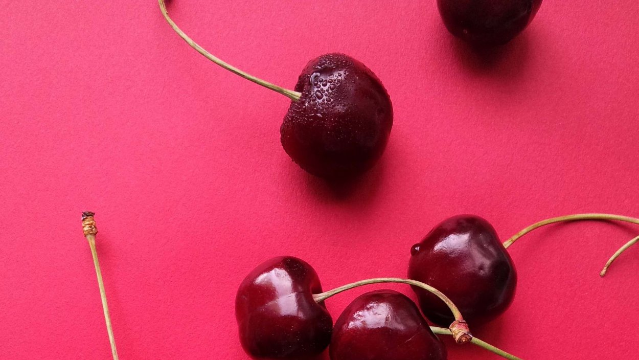 Вишня с косточкой
