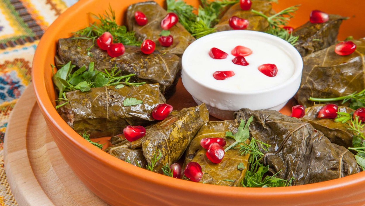 Толма Ереванская с виноградными листьями