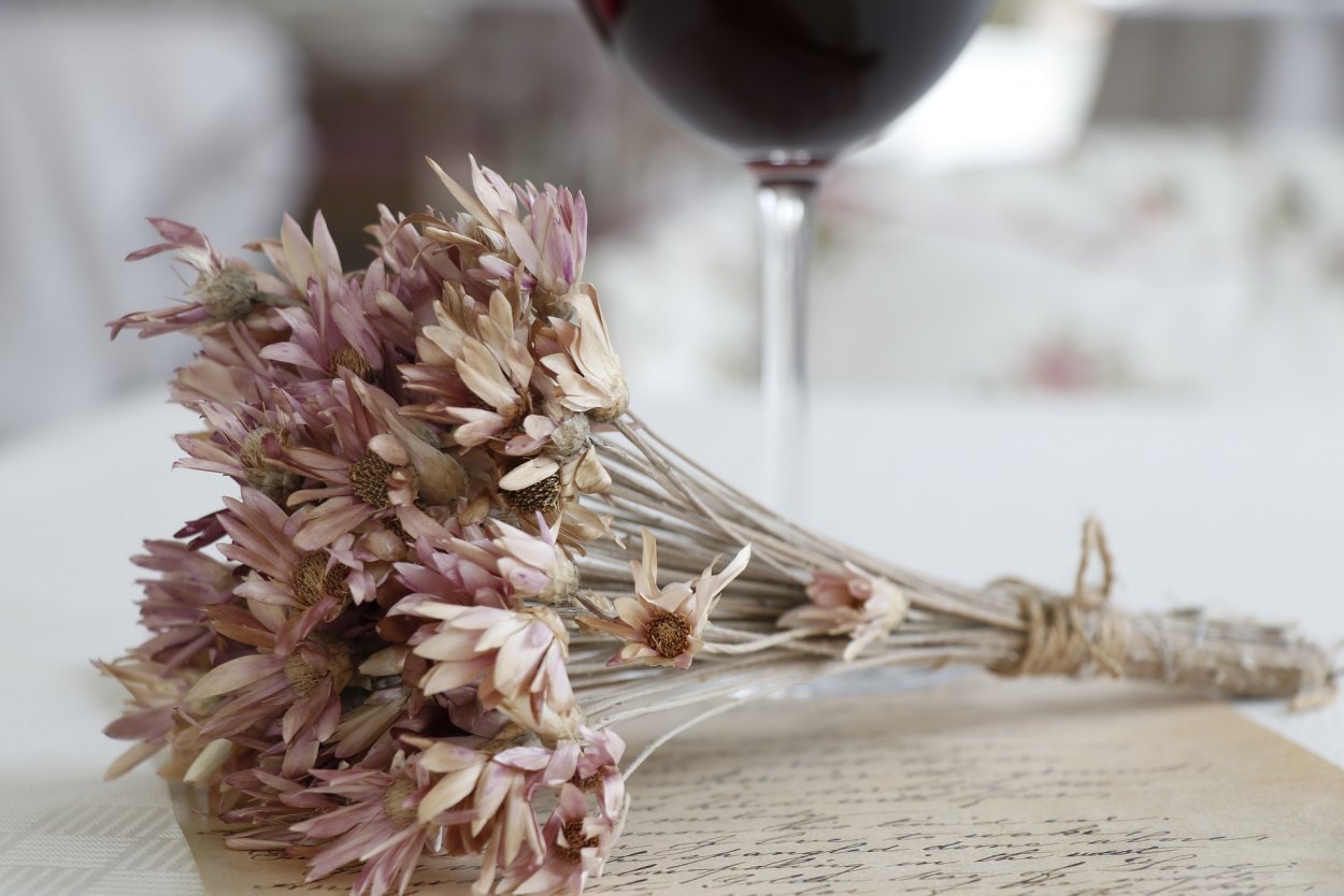 Сухоцветы на столе