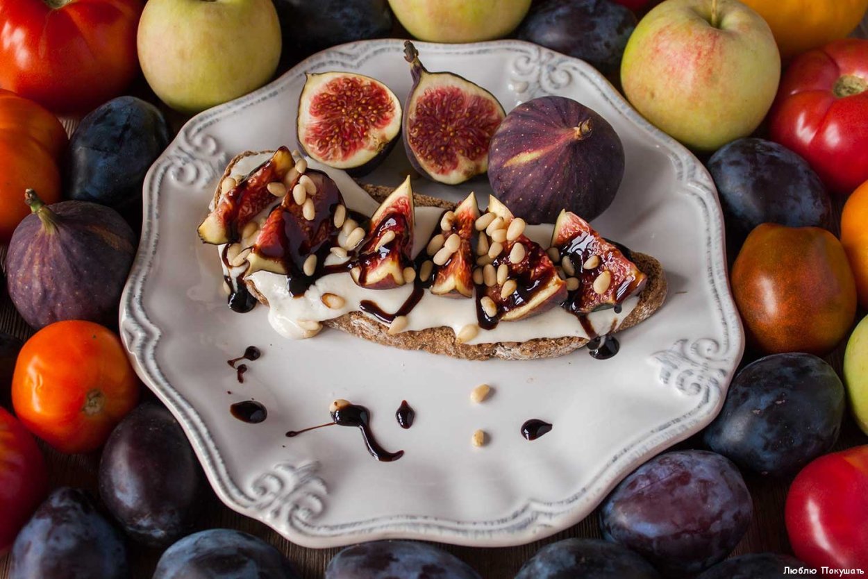 Поднос с инжиром