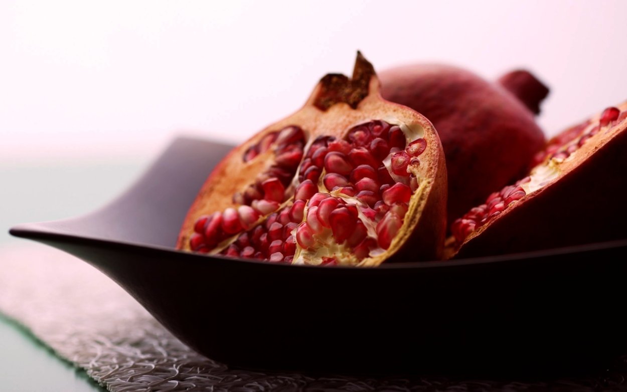 Гранат макро