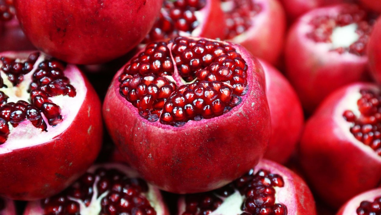 Спелый гранат