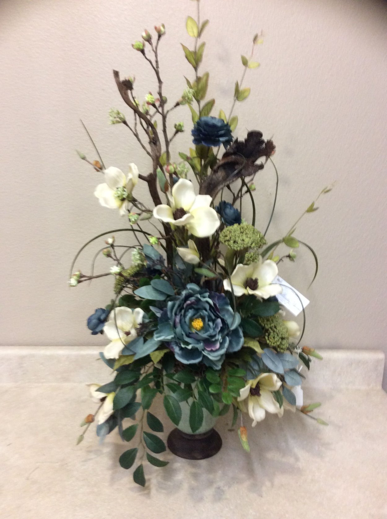 Композиции из искусственных цветов