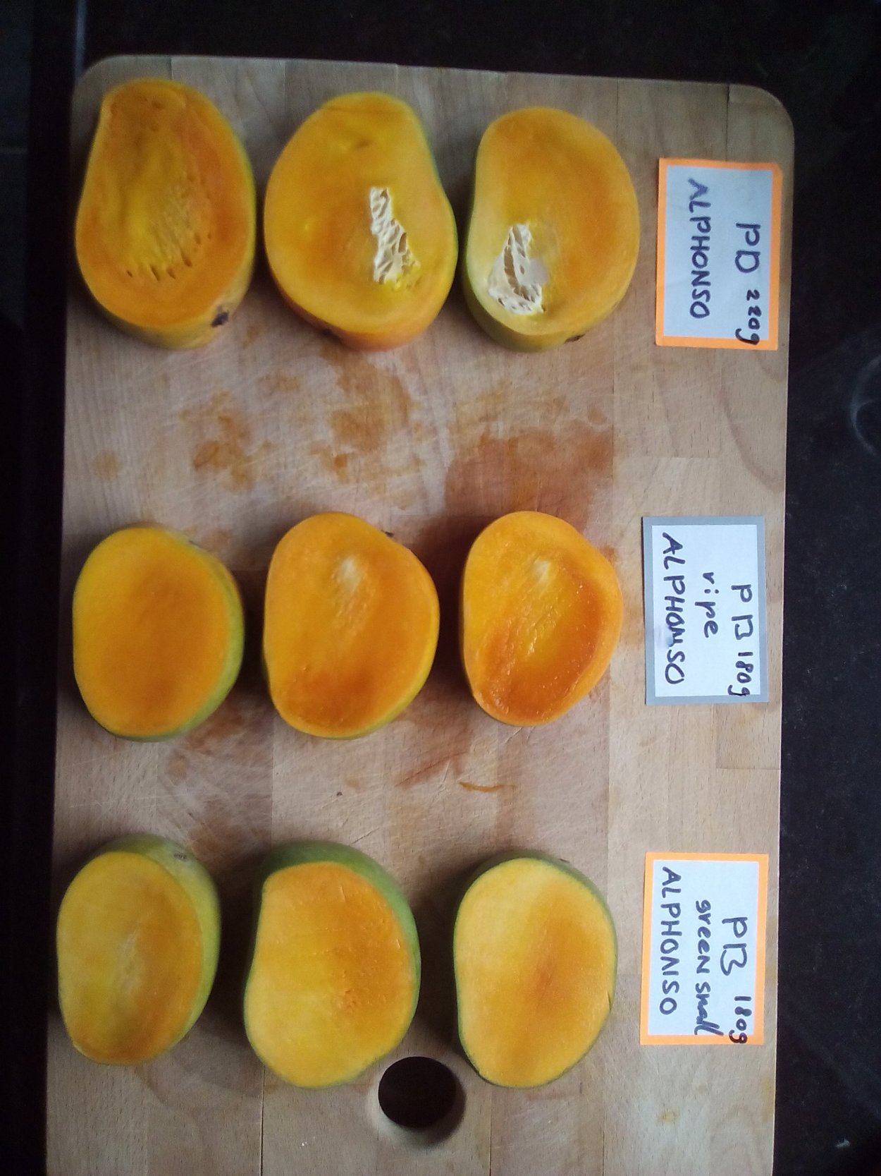 Спелый манго в разрезе