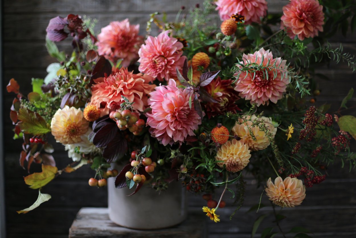 Осенний букет астры георгины