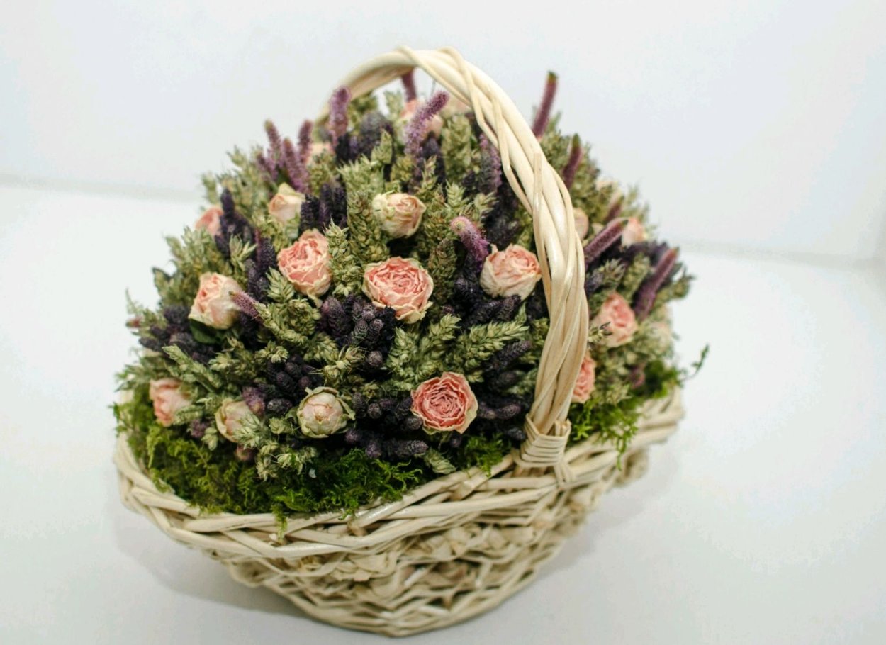 Сухоцветы в корзинке