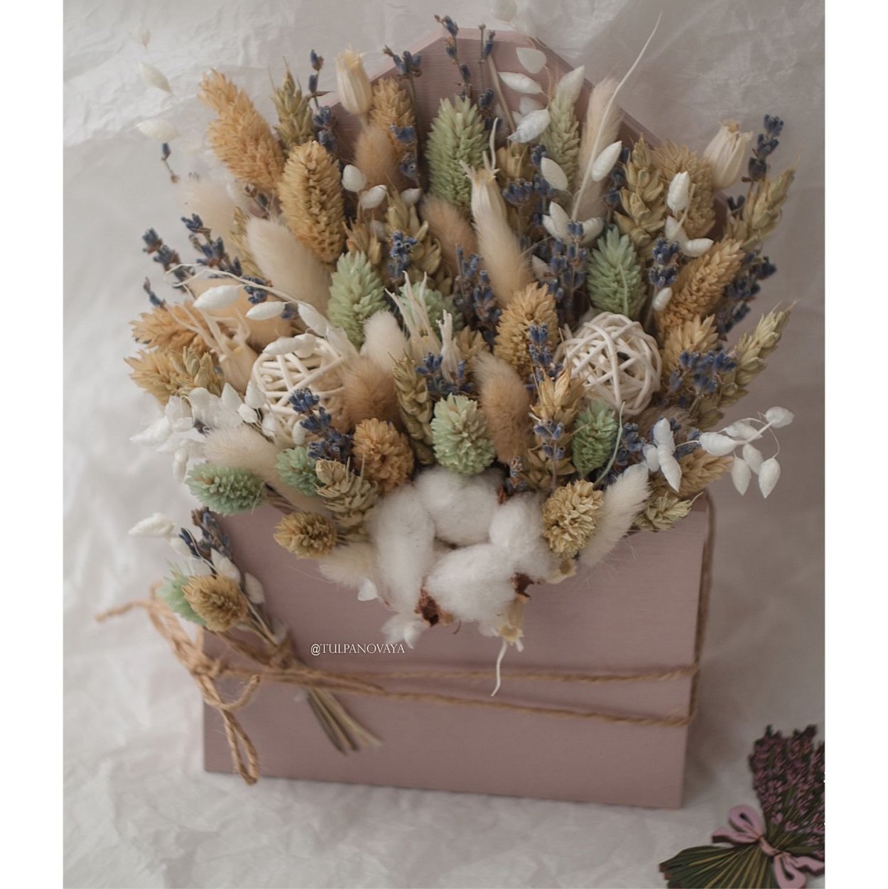 Сухоцветы в корзинке