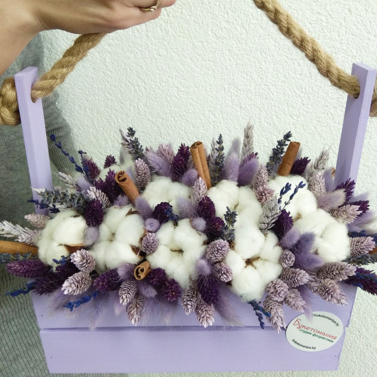 Композиция из сухоцветов в ящике