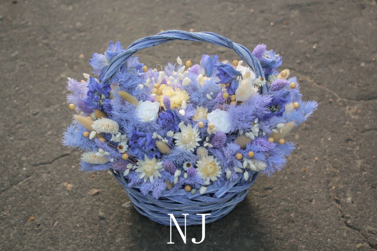 Сухоцветы в корзинке