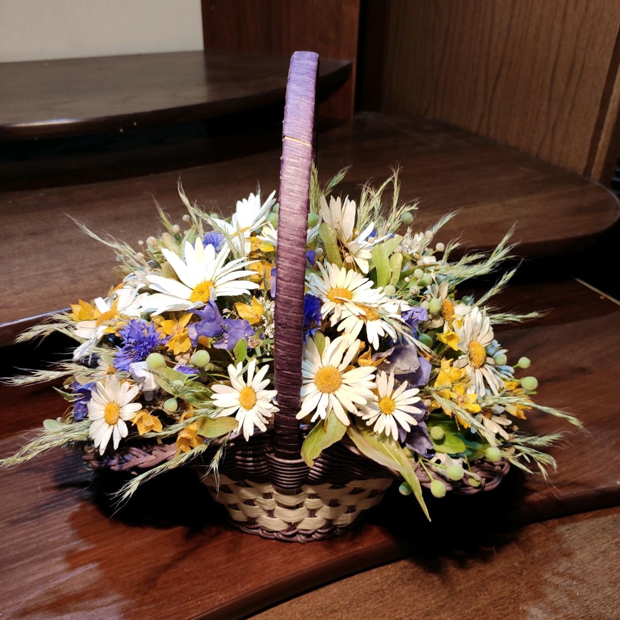 Сухоцветы в корзинке