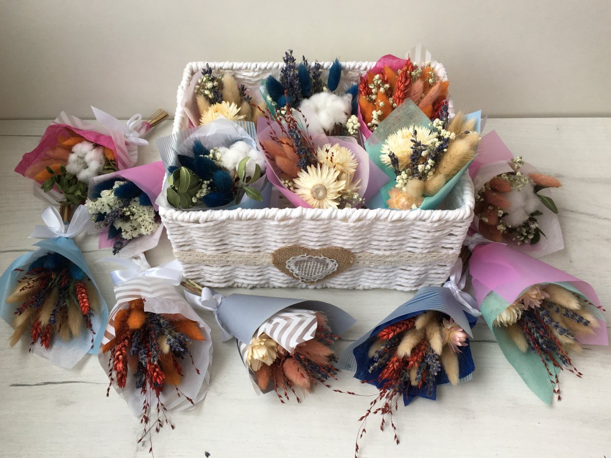Мини букетики из сухоцветов