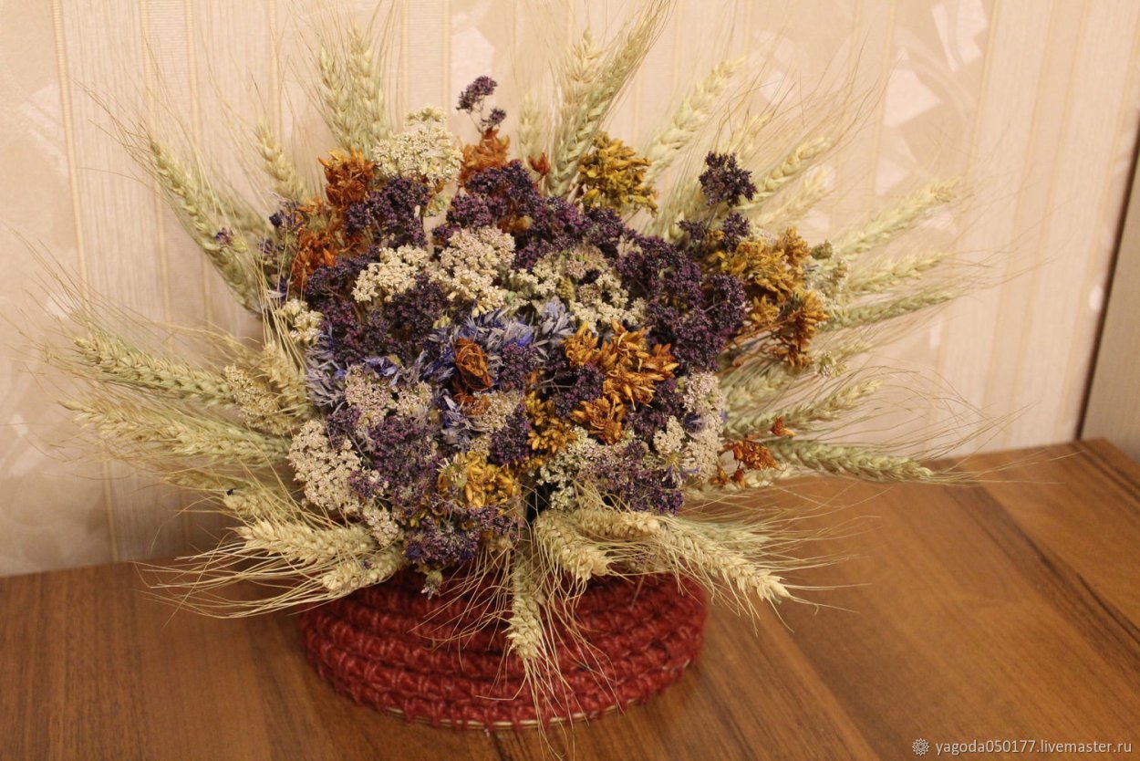Композиция из сухоцветов в кашпо