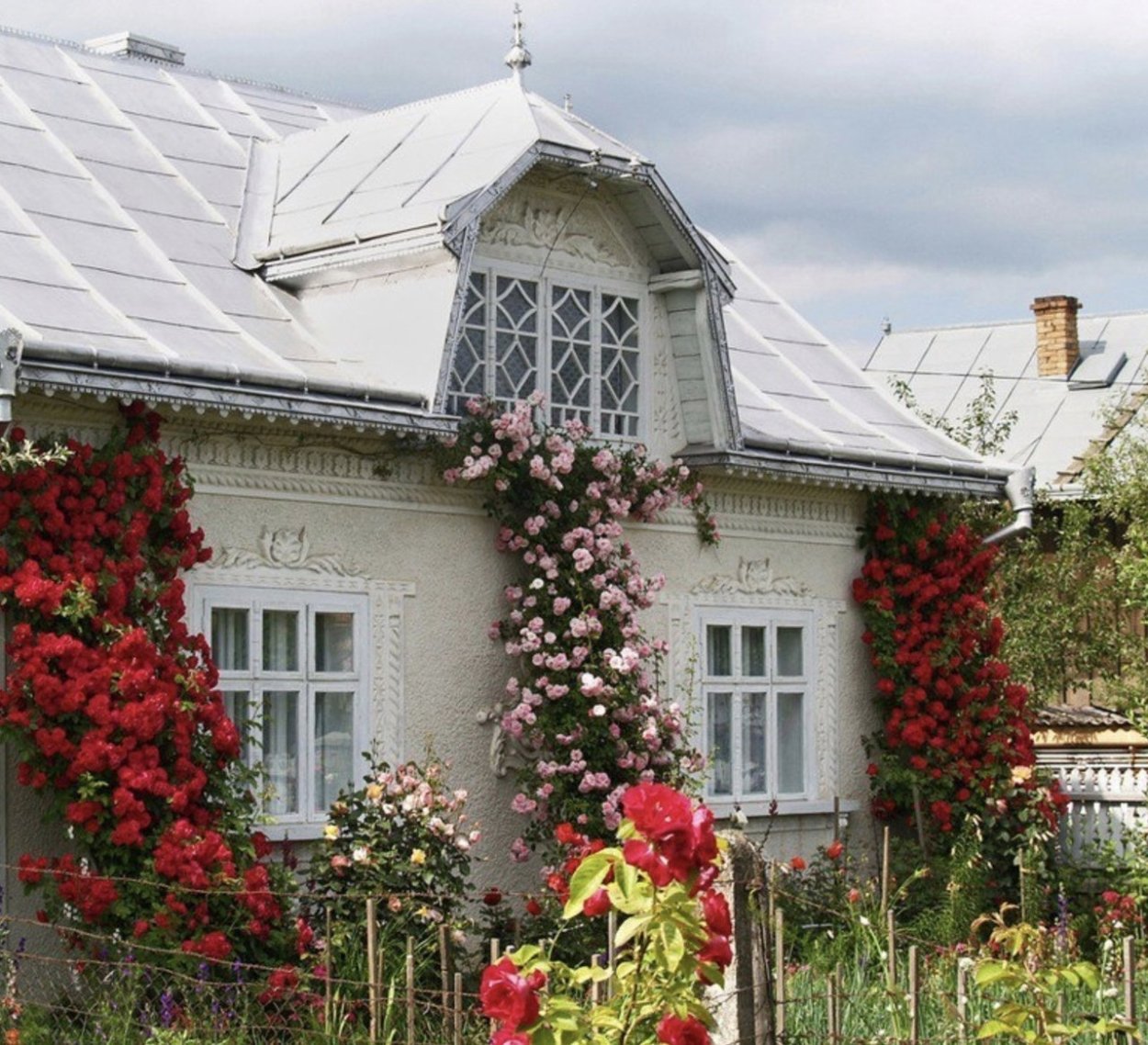 Дача в цветах