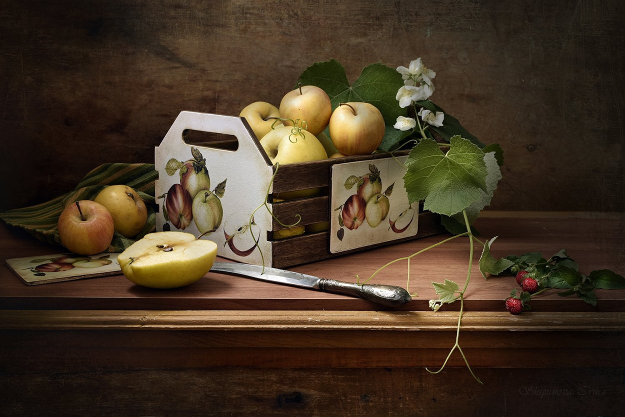 Натюрморт с ящичком фото