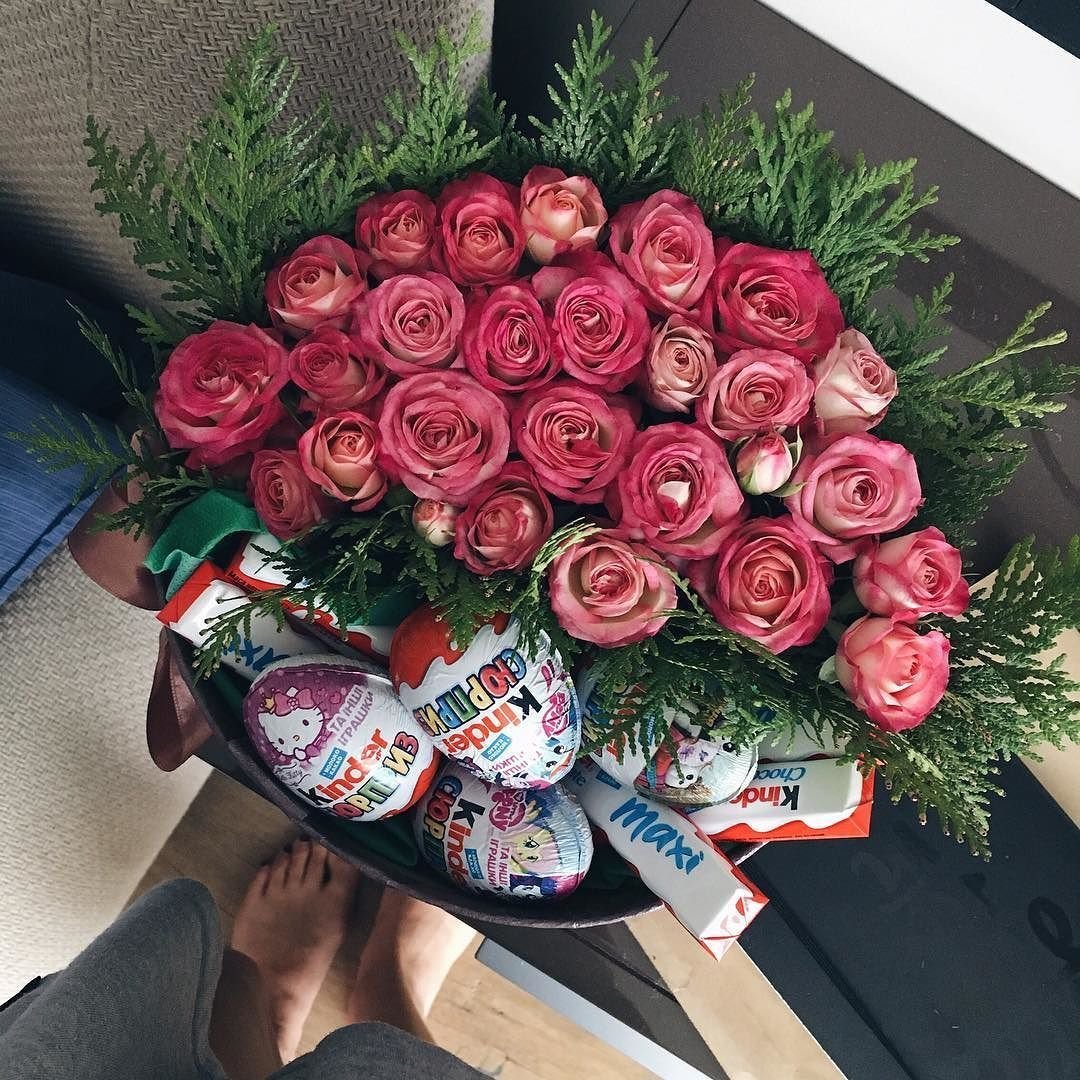 Букет цветов дома на столе