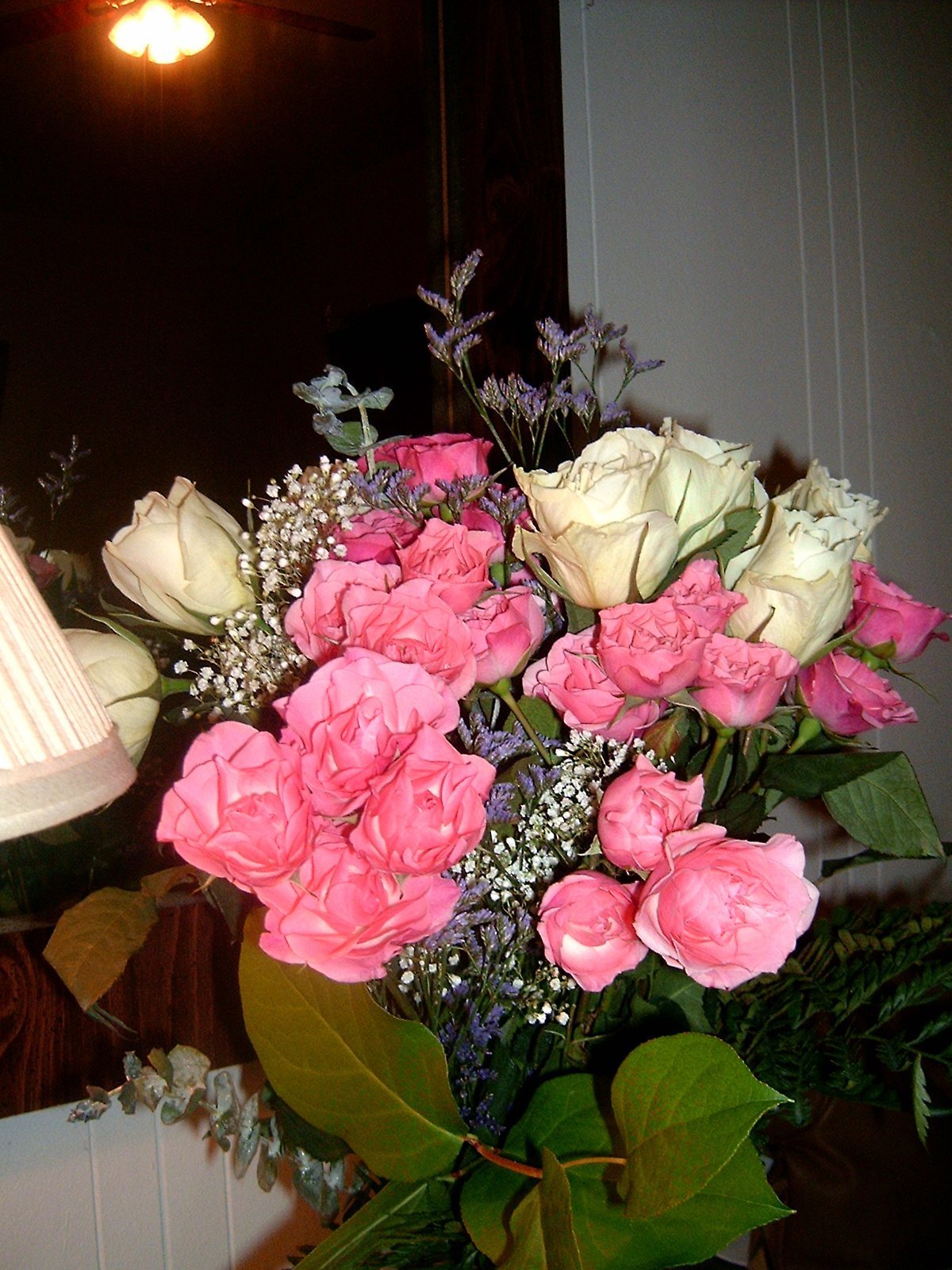 Букет цветов в вазе дома - 53 фото