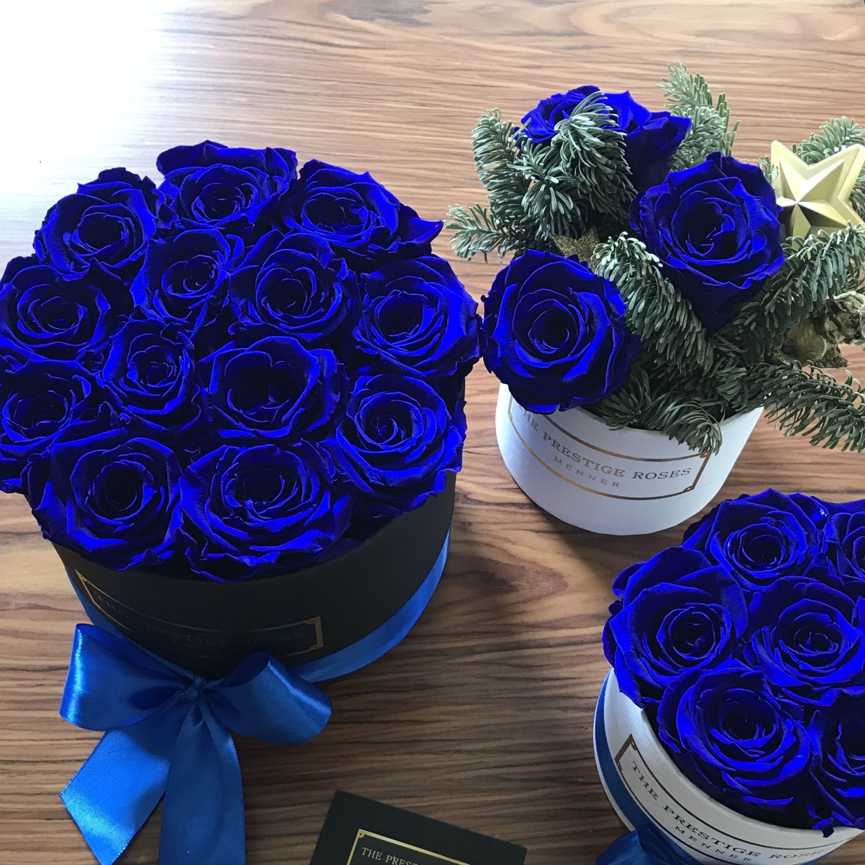 Композиция из синих роз