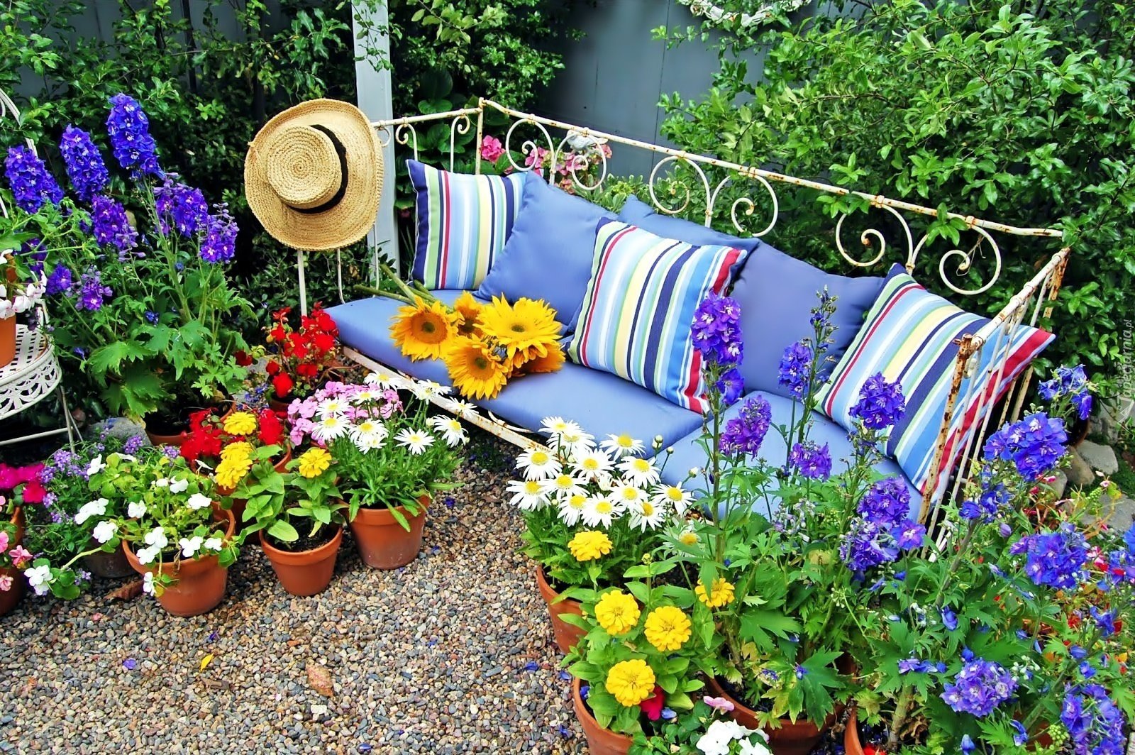 Простая схема клумбы, которая украсит ваш сад