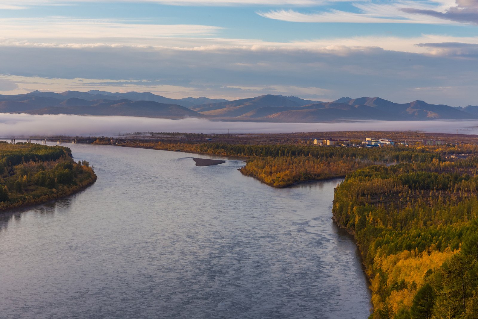 Крупная река сибири 3. Колыма (река). Восточная Сибирь река Колыма. Река Хатанга Восточной Сибири. Устье Колымы.