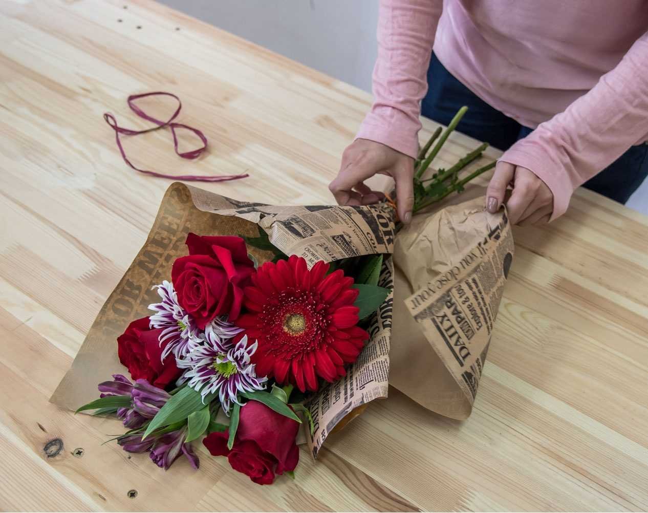 Как упаковать цветы в крафт