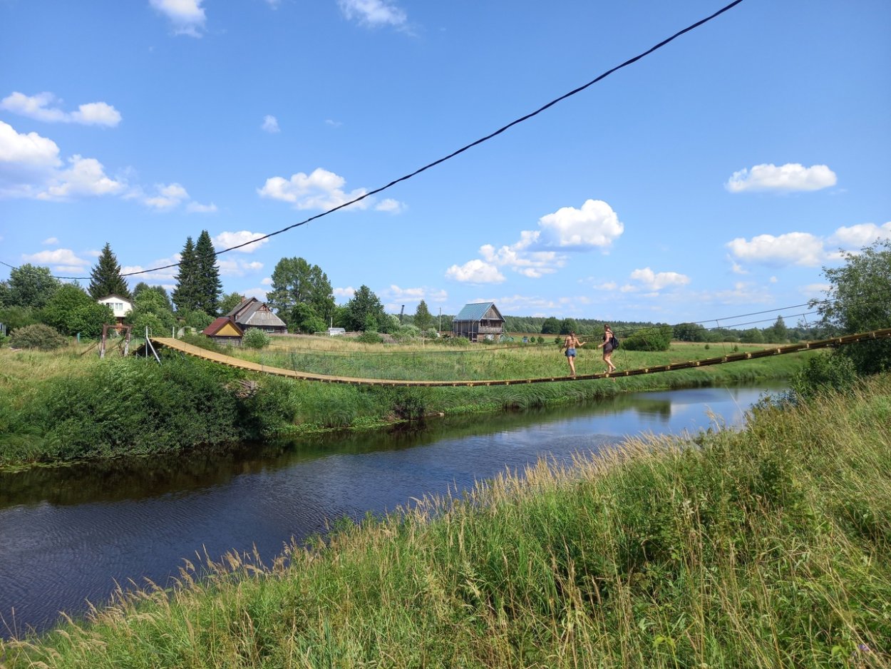 Река Тигода подвесной мост