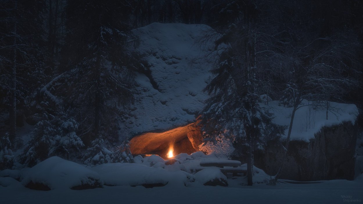 Костер в зимнем лесу