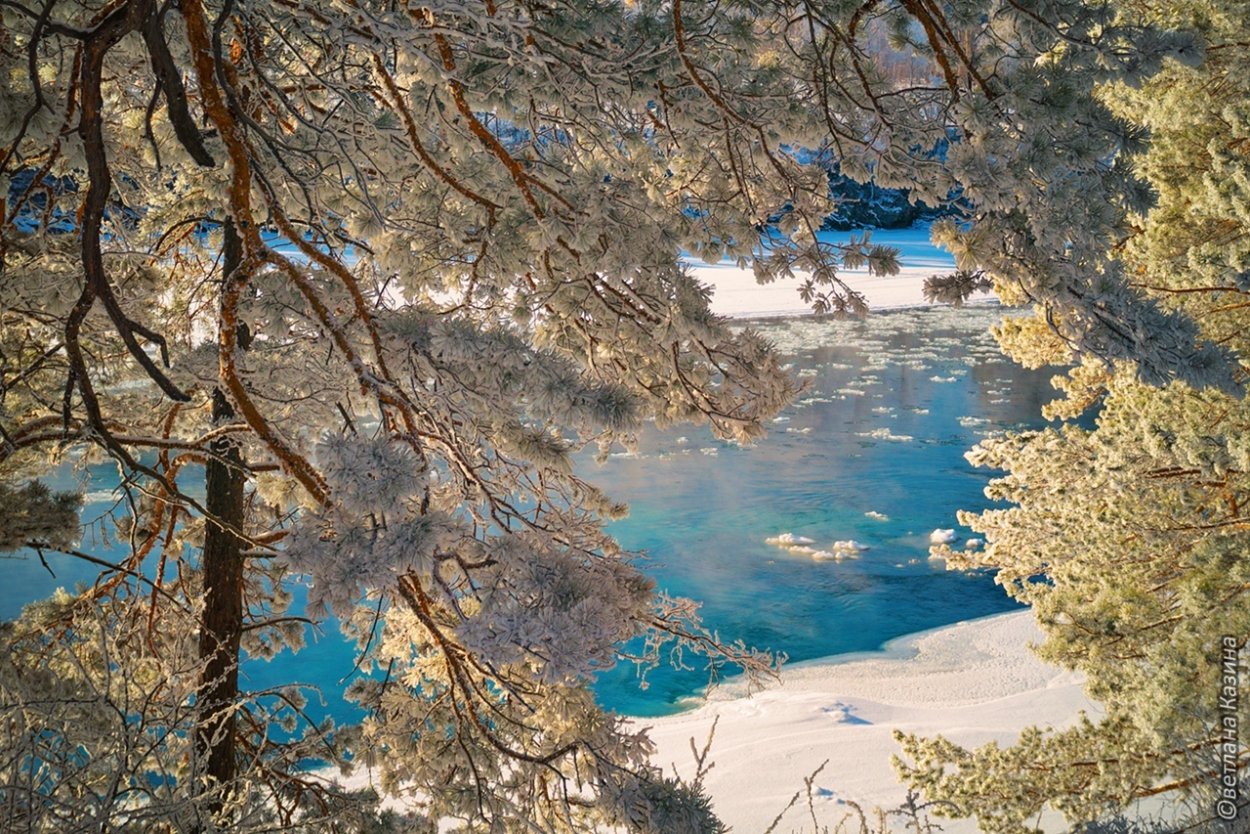 Бирюзовая Катунь озеро зимой