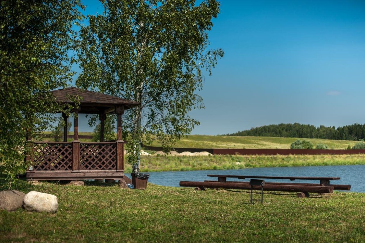 Фермское озеро беседка