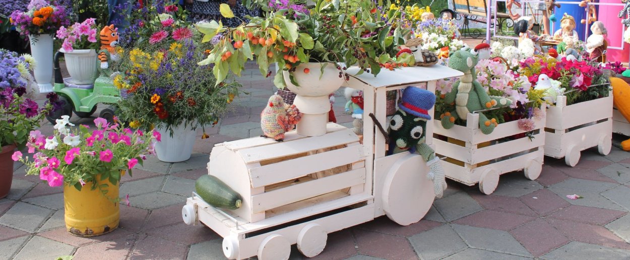 Клумба паровозик своими руками