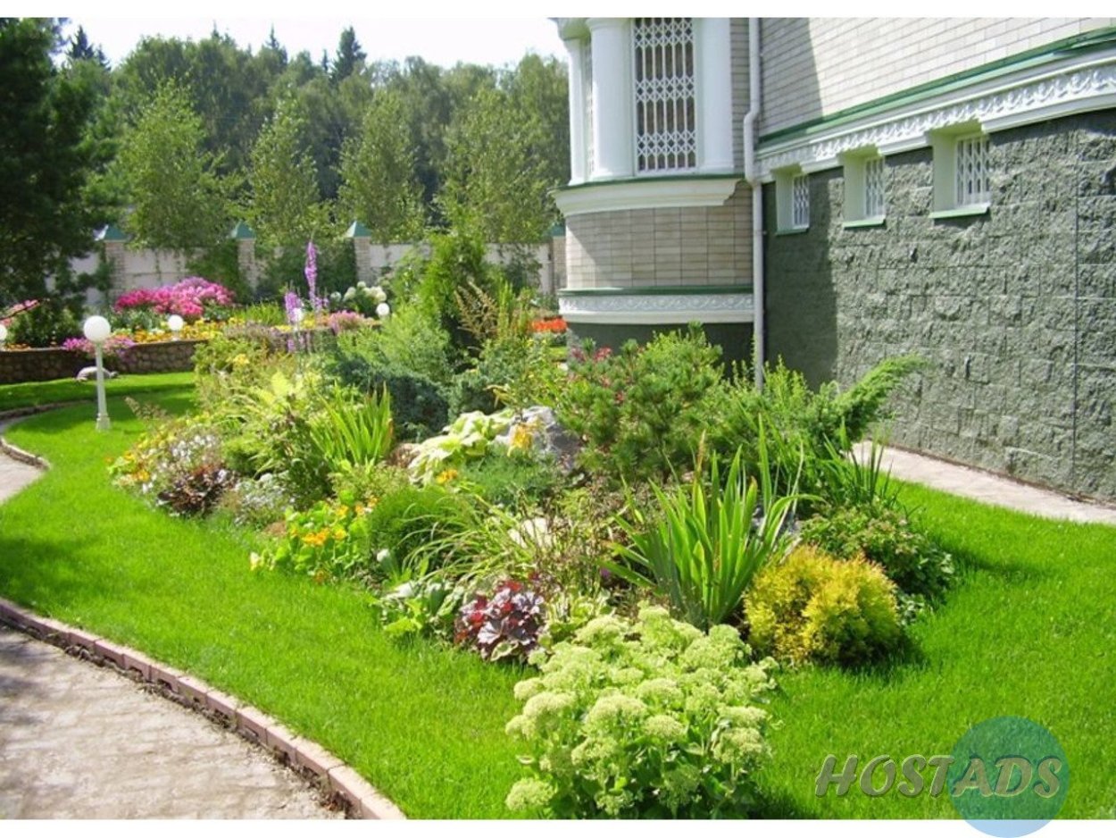 Клумбы на газоне