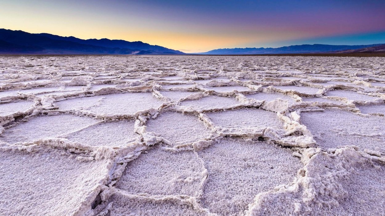 Высохшее соленое море