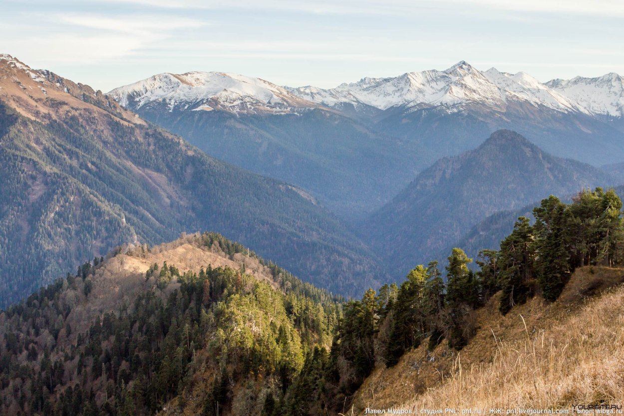 Горы далеко