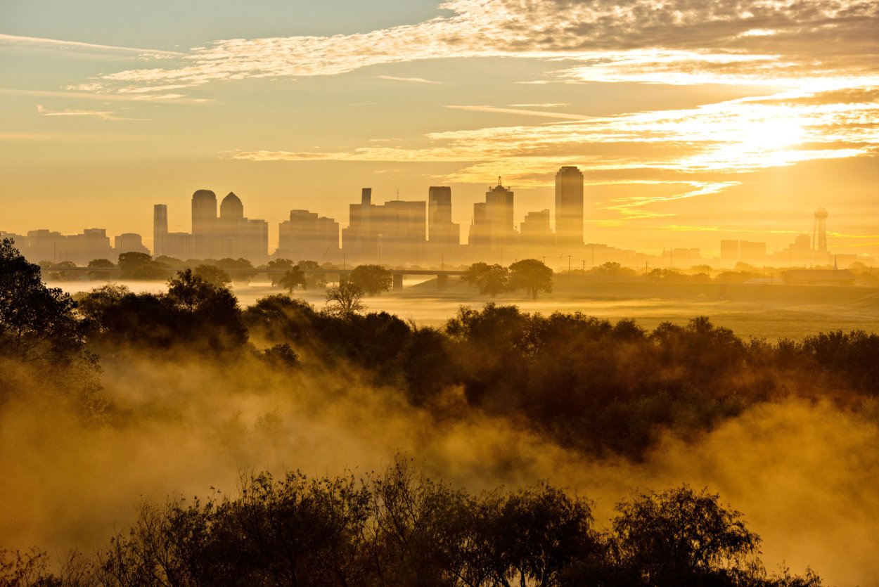Природа город рассвет в бежево-золотом цвете