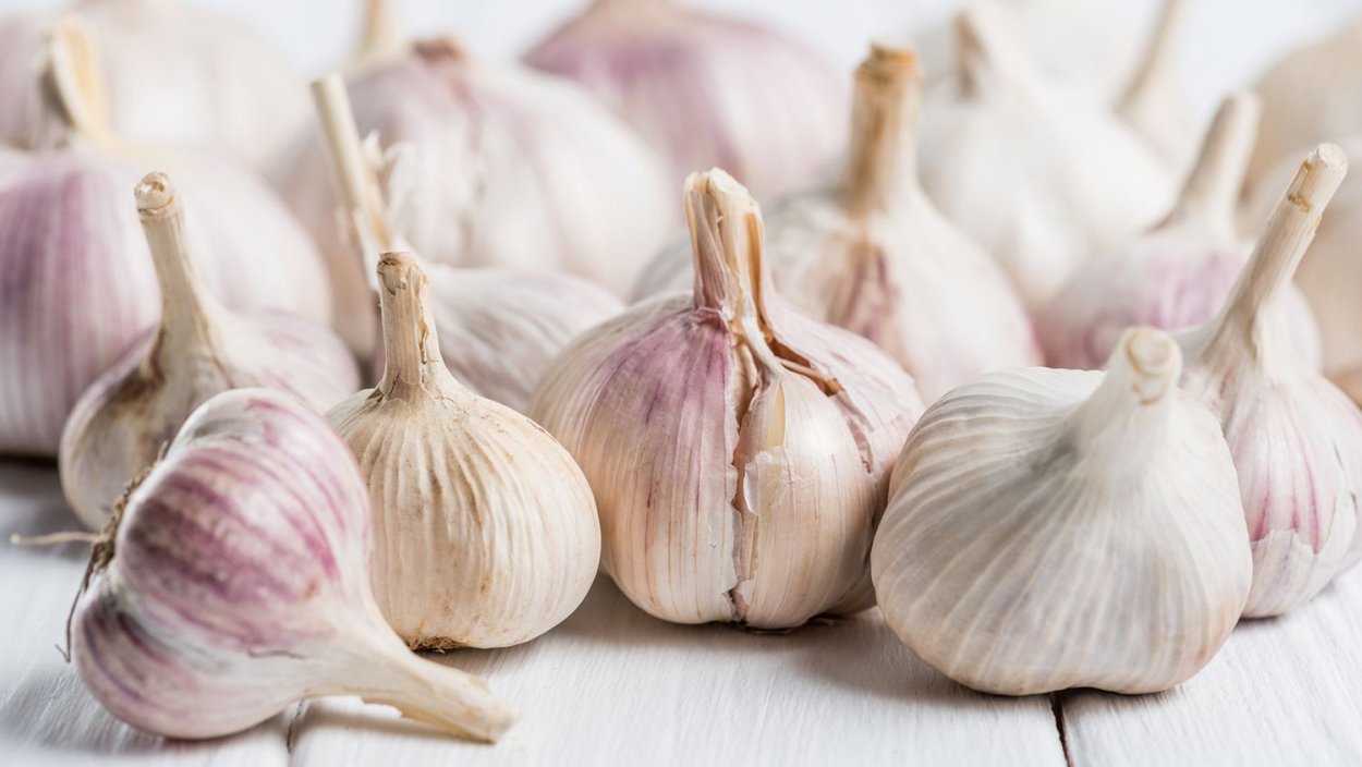 Из чеснока