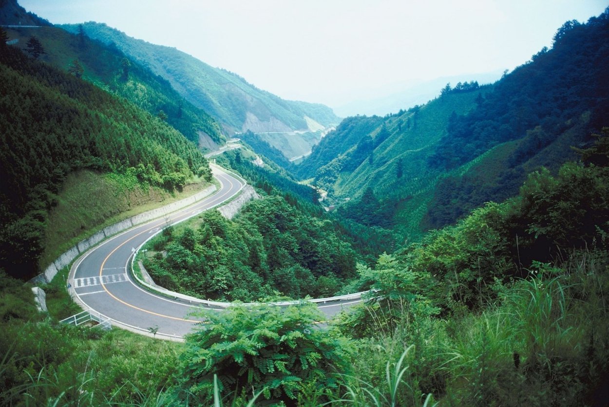 Япония серпантин Акина