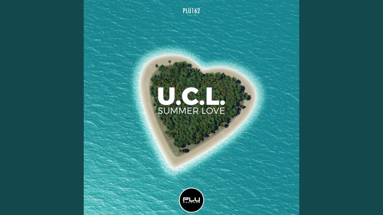 Остров в форме сердца в океане