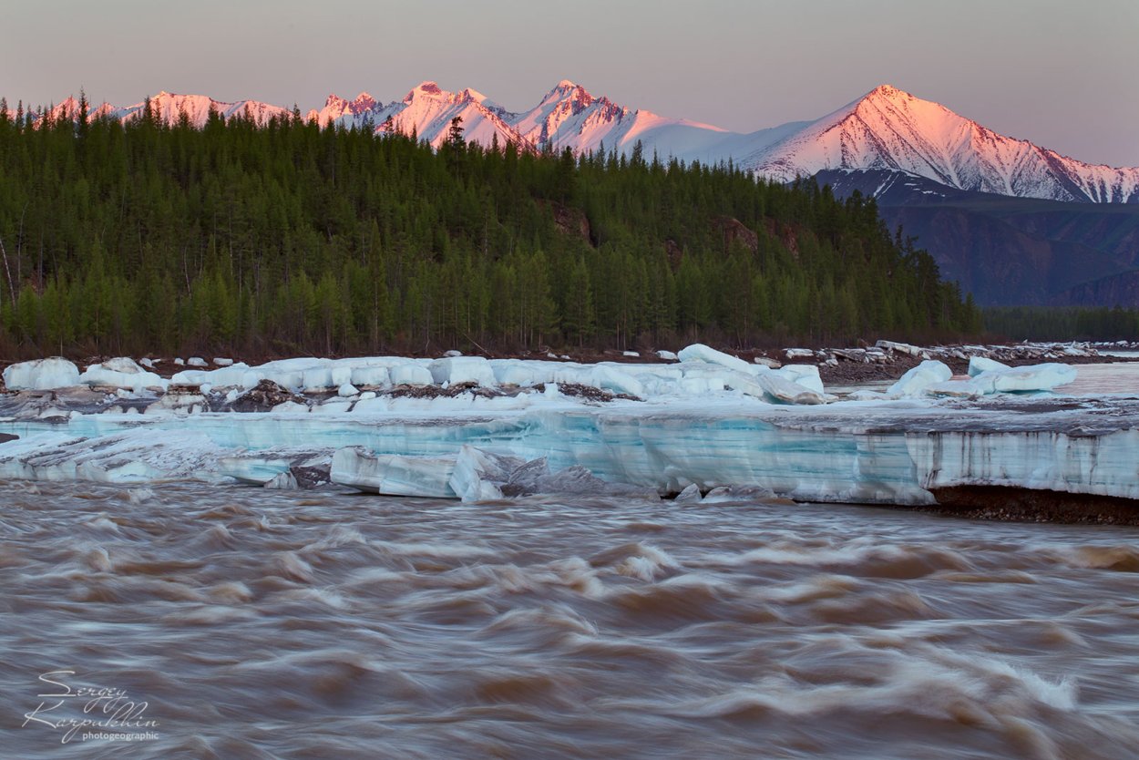 Верхоянский хребет река Индигирка