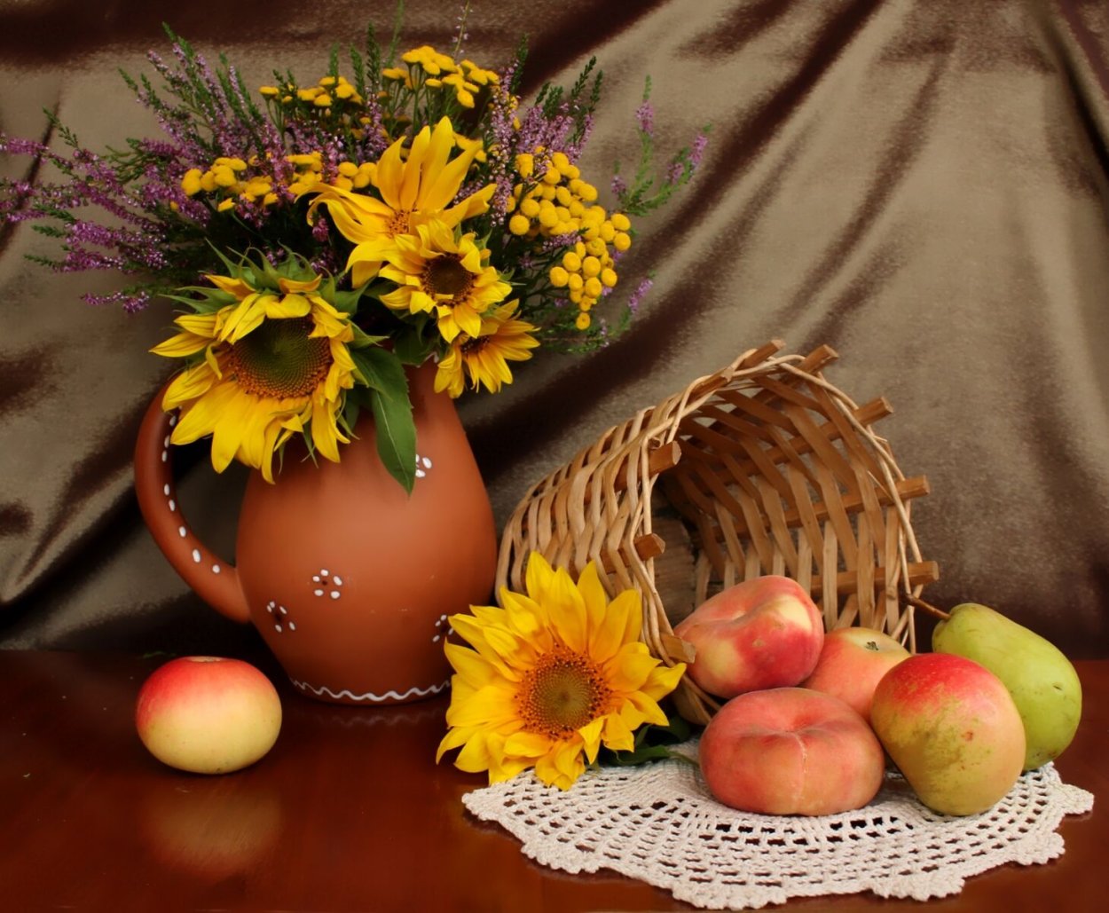 Натюрморты с подсолнухами и фруктами