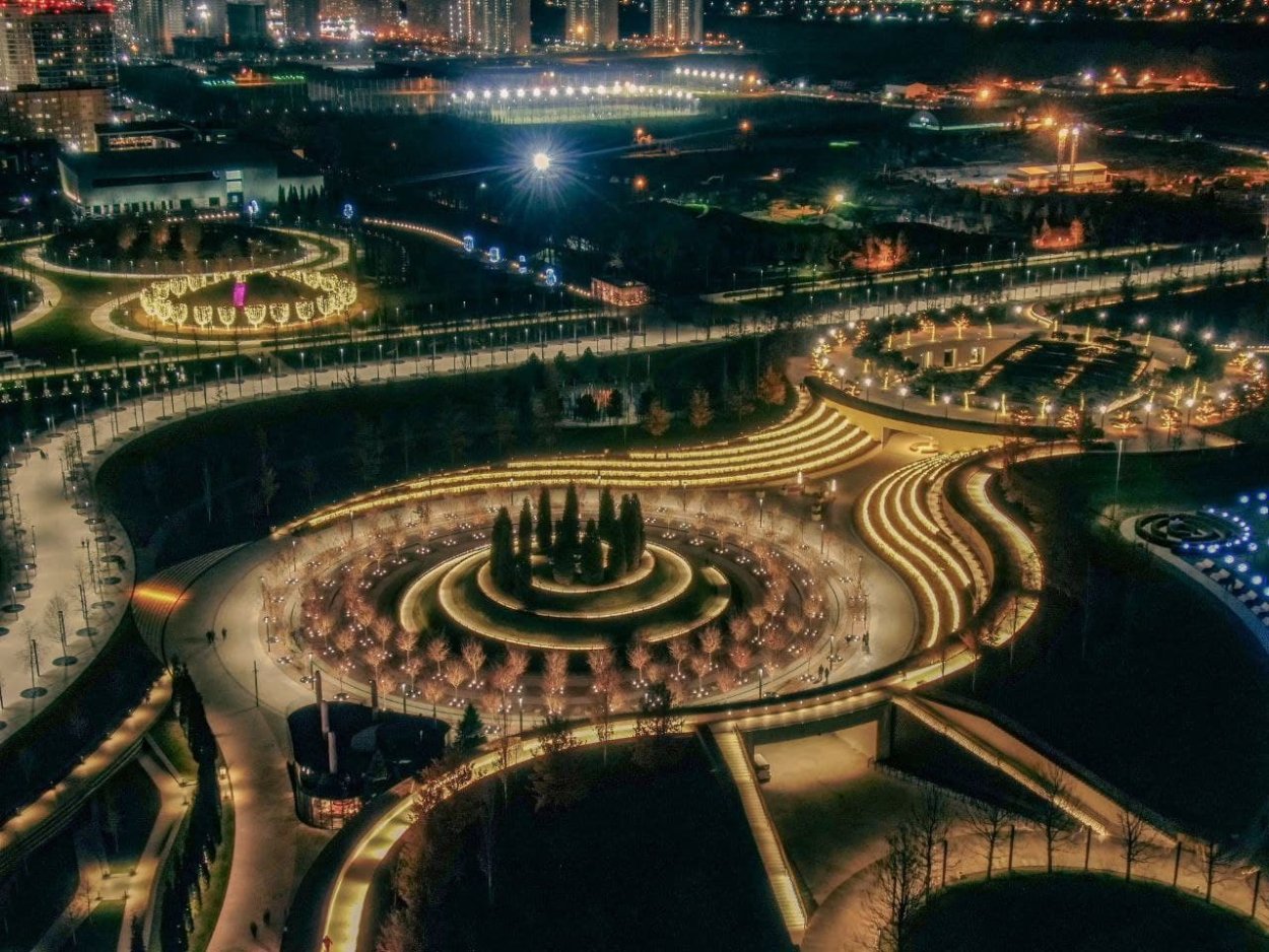 Красивый Краснодар парк Галицкого вечерние цветет