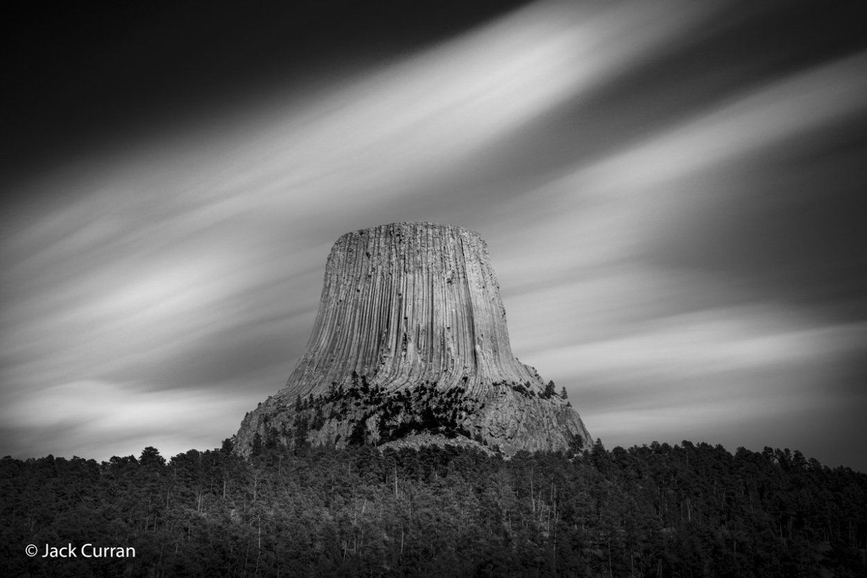 Башня дьявола под звездами