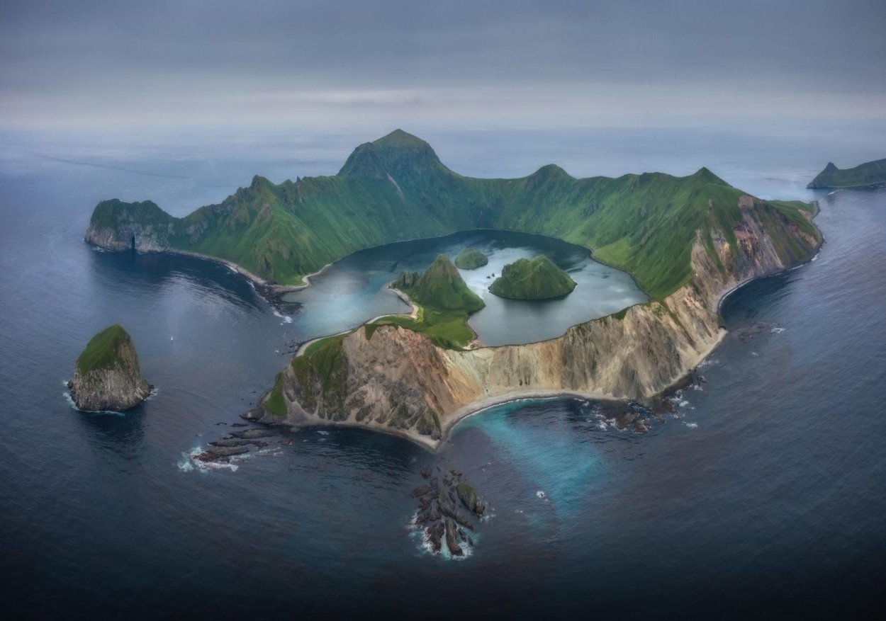 Изумрудный грот Янкич (Ушишир) Курильские острова