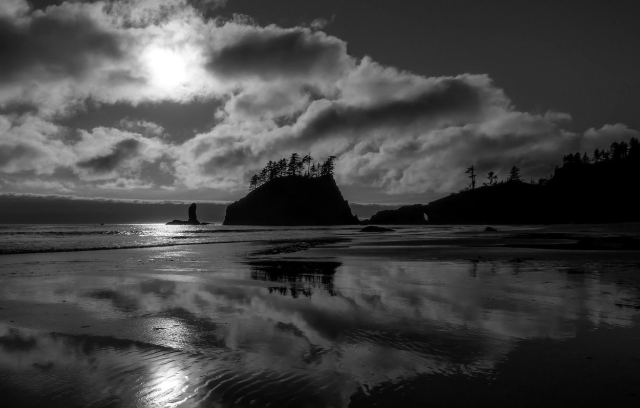 Закат черно белый