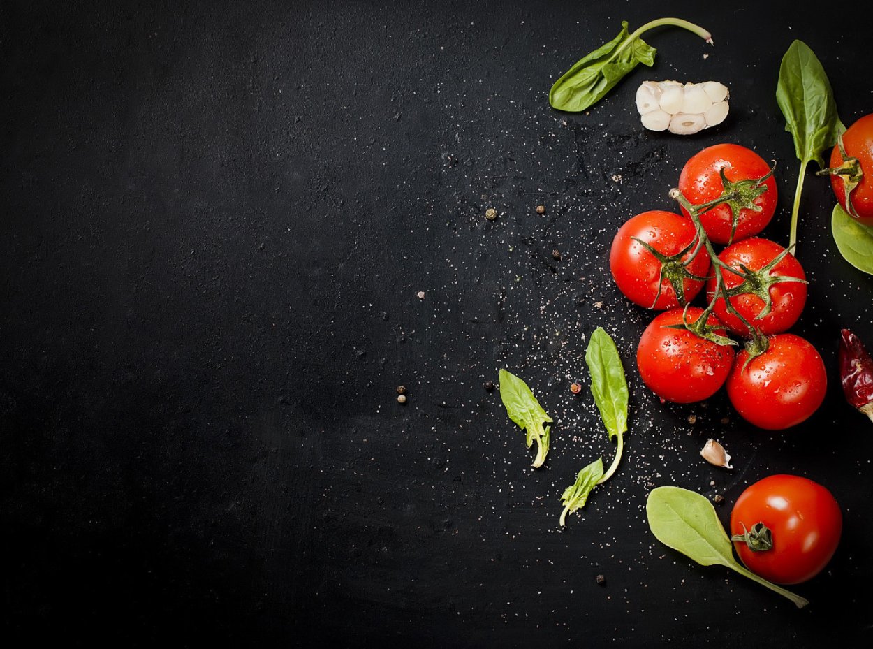 Черри на черном фоне