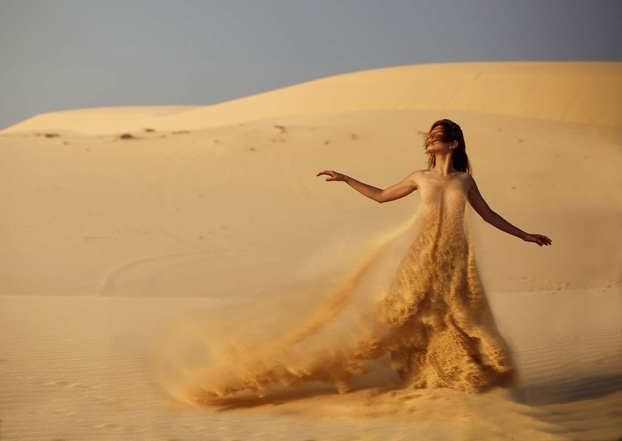 Девушка в пустыни