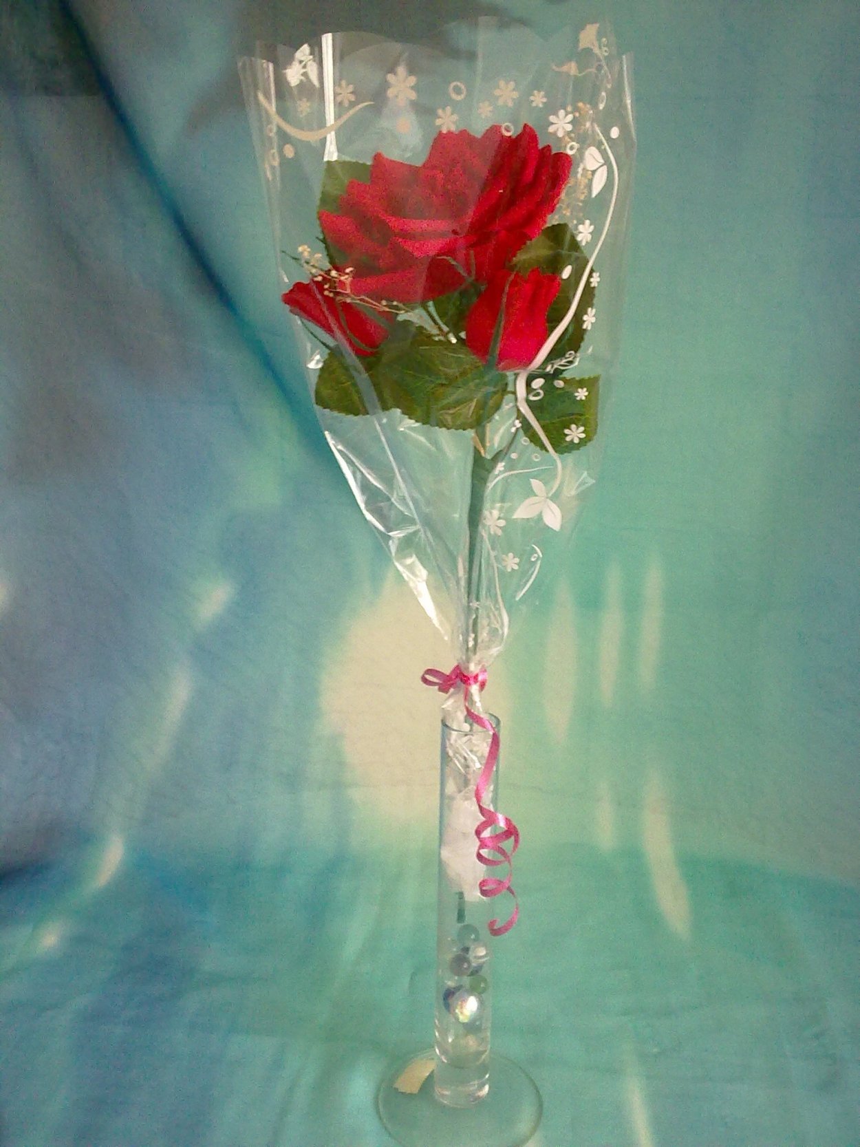 Роза в целлофане