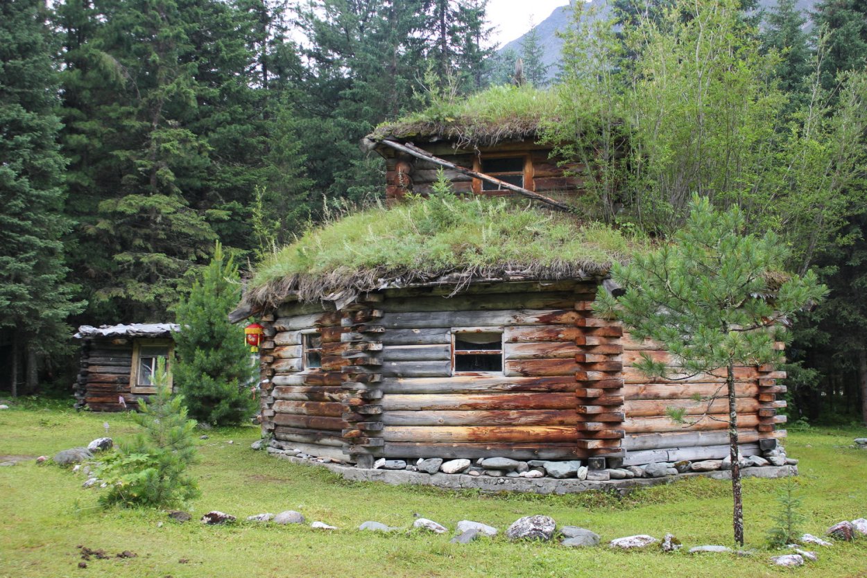 Охотничьи заимки и избушки в тайге