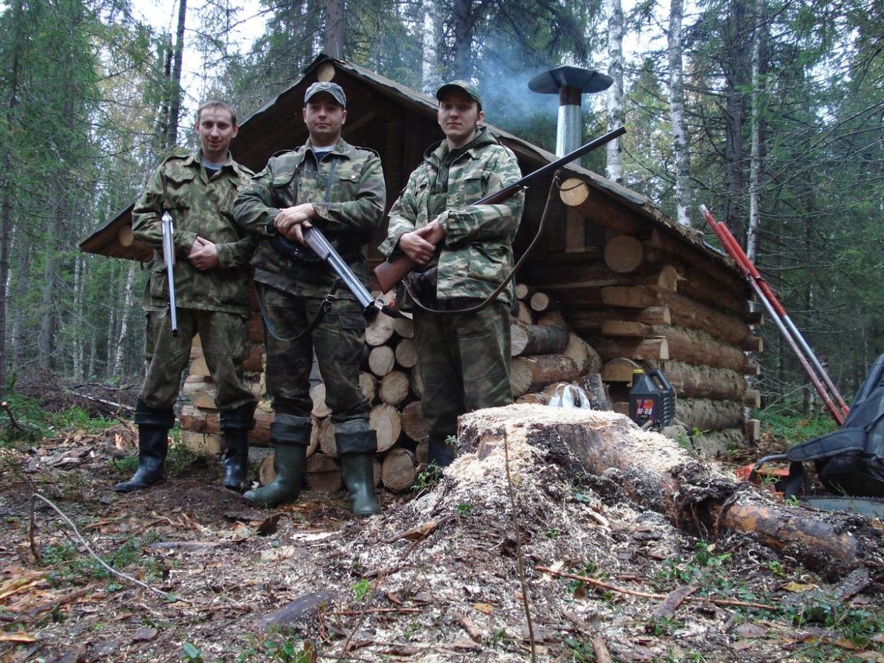 Охотничьи избушки в тайге